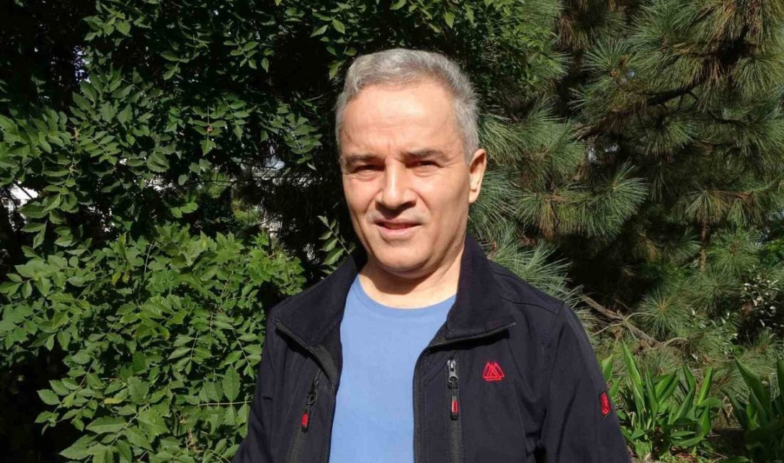 Rize’de görüntülenmişti, uzmanlar sebebini açıkladı Rize’nin Çamlıhemşin ilçesinde görüntülenen beyaz renkli anne ayı ile üç