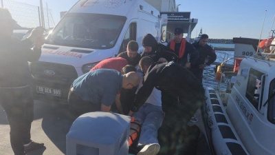 Aydın’ın Kuşadası ilçesinde karadan ulaşımı olmayan bölgede yaralanan bir şahıs