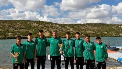 Sakarya Büyükşehir Belediyesi Kano sporcuları, Eskişehir’de düzenlenen Durgunsu Kano Olimpik