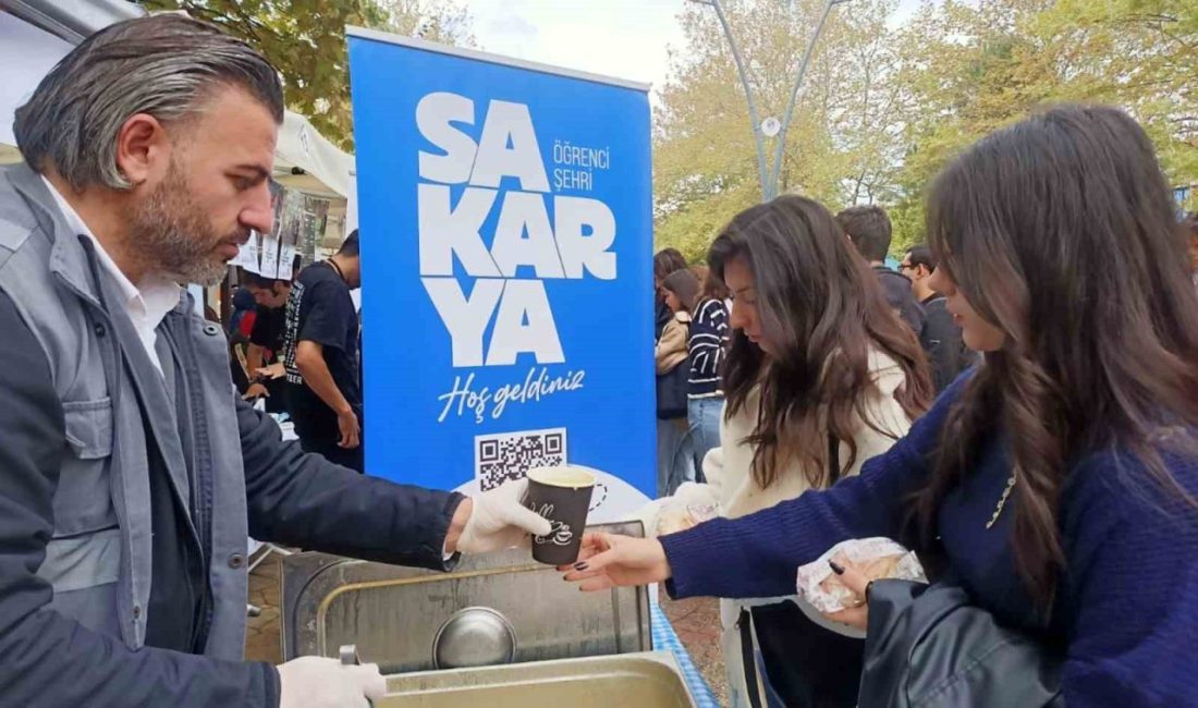 Sakarya Büyükşehir’den üniversiteli gençlerin içini ısıtan hareket Sakarya Büyükşehir Belediyesi, stant kurduğu Üniversiteler Kampüsü’nde sabahın erken saatlerinde