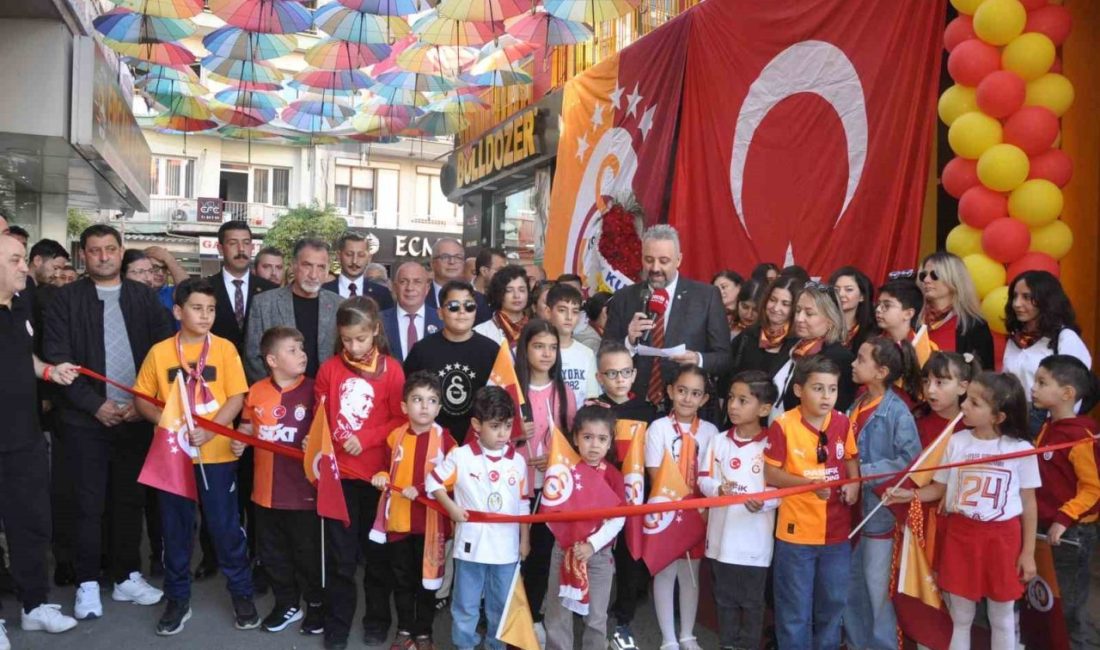 Manisa’nın Salihli ilçesinde Galatasaray Taraftarlar Derneği’nin hizmet binasının açılışı gerçekleştirdi.