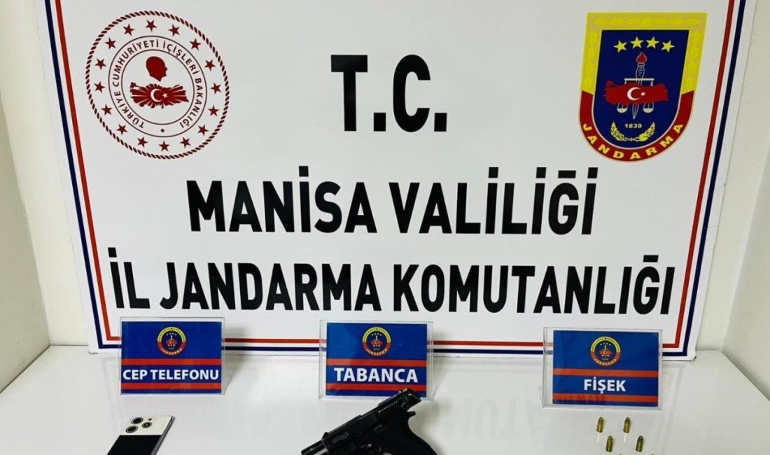 Salihli’de şüpheliden ruhsatsız tabanca ve mermi çıktı Manisa’nın Salihli ilçesinde jandarma ekiplerinin durumundan şüphelenerek durdurduğu bir kişinin
