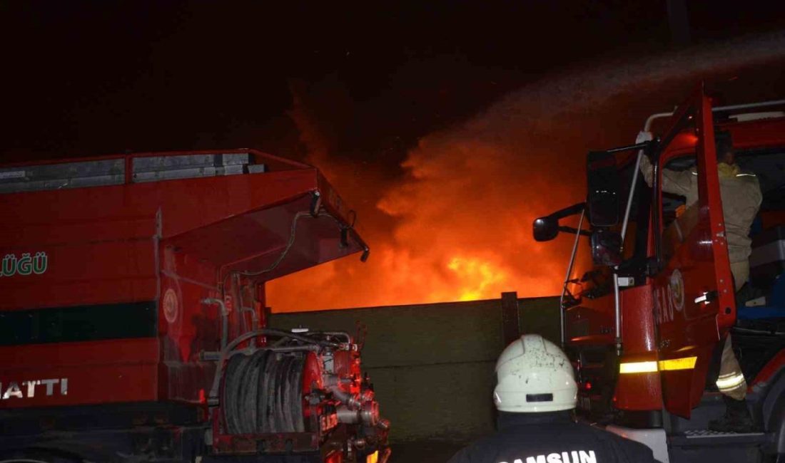 Samsun’un Bafra ilçesinde bulunan geri dönüşüm tesisinde çıkan yangını söndürme