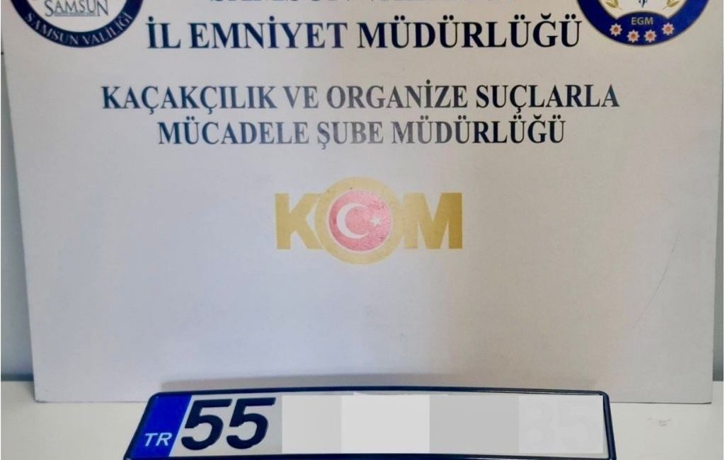 Samsun’da polis ekiplerince düzenlenen çalışmada aracına sahte plaka taktığı tespit