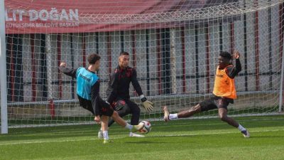 Samsunsporlu futbolcular Tomasson, Mouandilmadji, Ndiaye, Satka ve Eyüp Aydın, milli