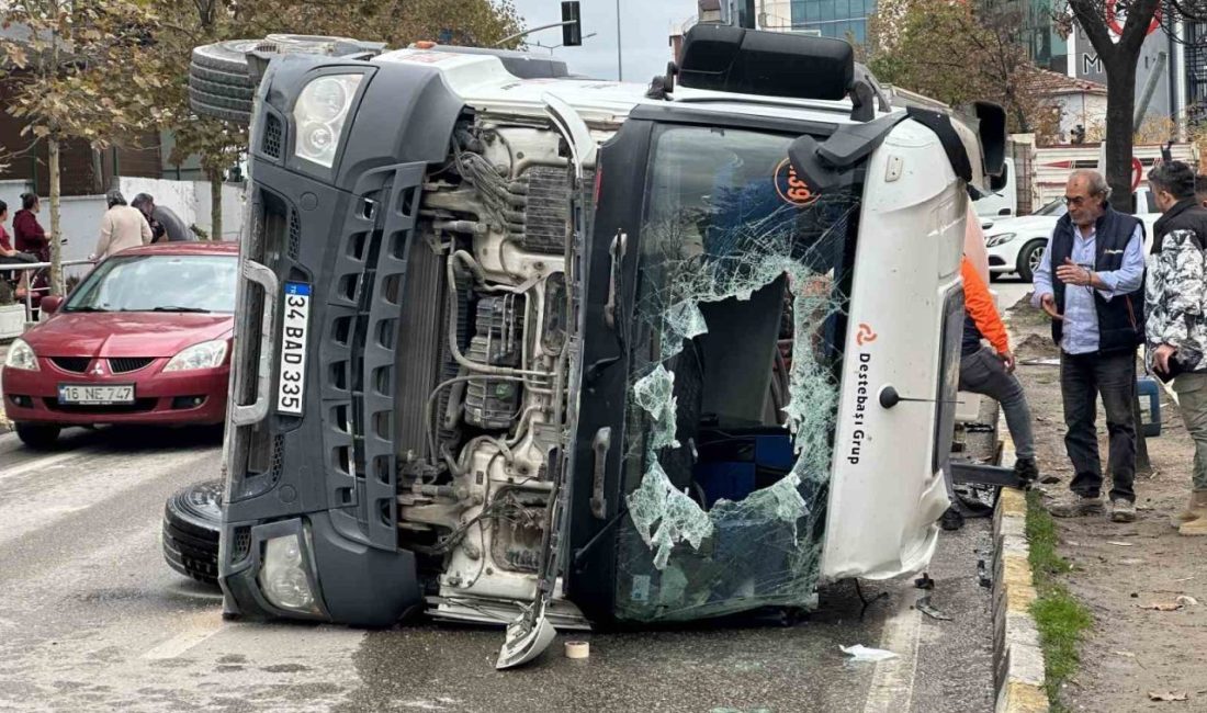 İstanbul’un Sancaktepe ilçesinde seyir halindeki beton mikseri, sürücüsünün direksiyon hakimiyetini