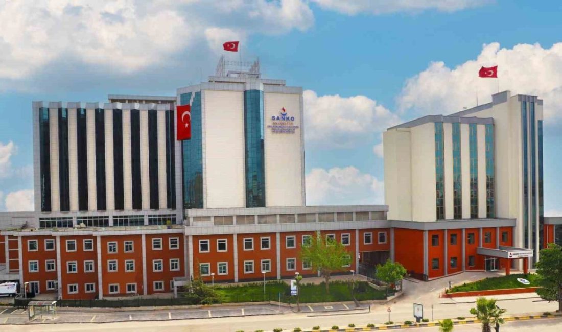 SANKO Üniversitesi Hastanesi’nde robotik cerrahi ile diz protez ameliyatları başarıyla gerçekleştiriliyor SANKO Üniversitesi Hastanesi’nde Ortopedi ve Travmatoloji Anabilim Dalı’nda robotik cerrahi