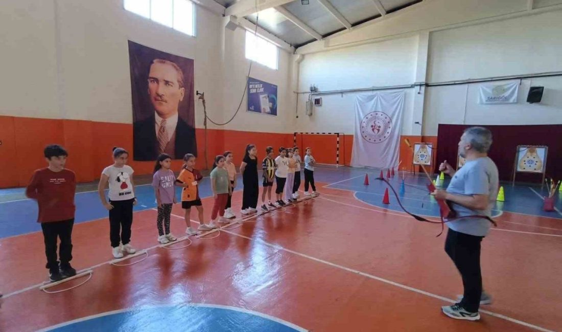 Sarıgöl Gençlik ve Spor İlçe Müdürlüğü tarafından açılan okçuluk kursuna