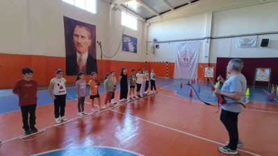 Sarıgöl Gençlik ve Spor İlçe Müdürlüğü tarafından açılan okçuluk kursuna