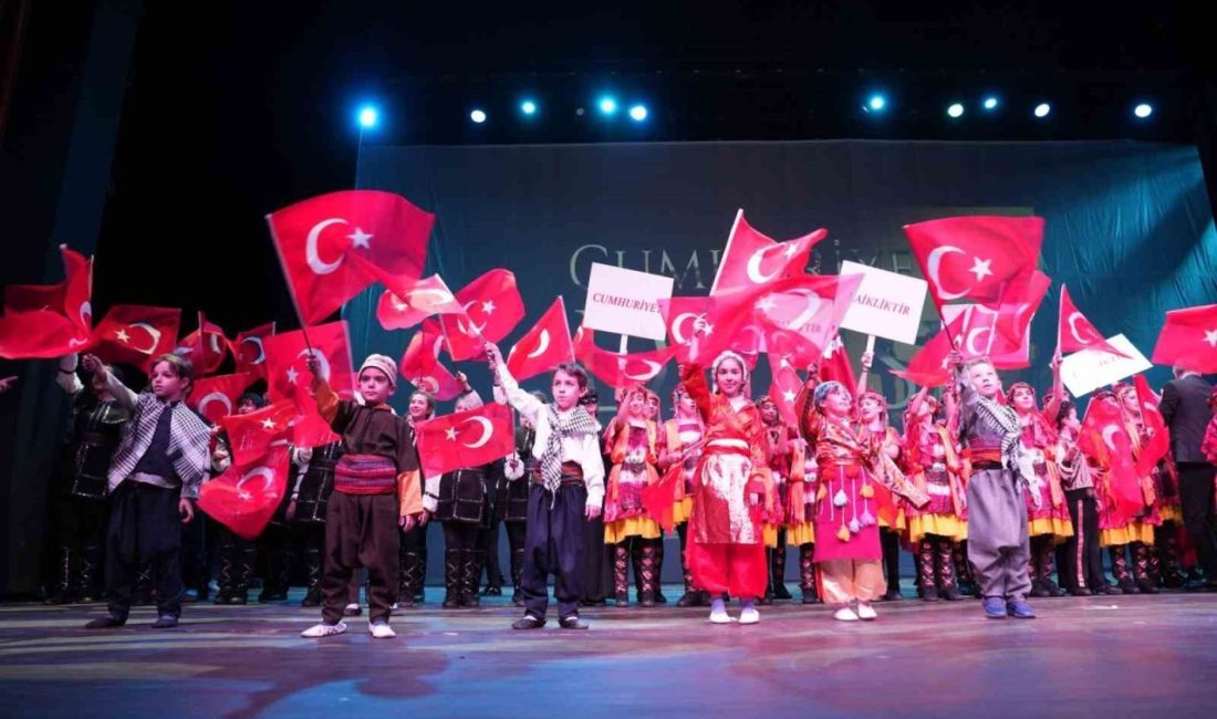 Şehitkamil Belediyesi ve Dansart-Anadolu Ateşi tarafından düzenlenen Cumhuriyet Dansı gösterisi