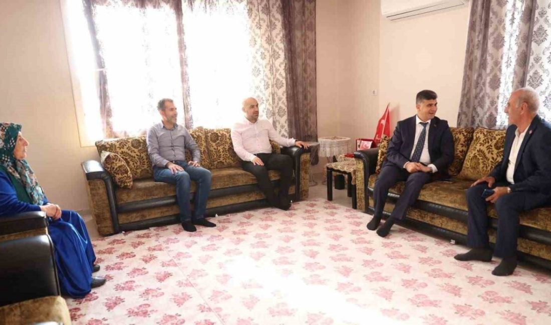 Cumhuriyetin 102’nci yılı kutlamaları kapsamında, Akdeniz Kaymakamı ve Belediye Başkan