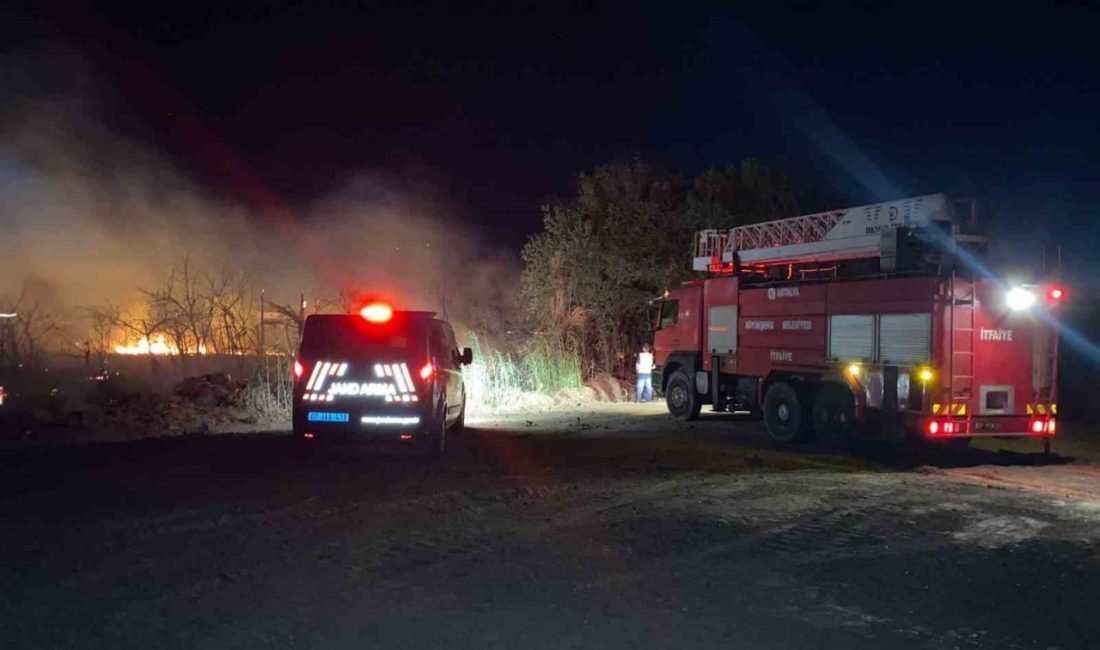 Serik’te yol kenarındaki otluk alanda çıkan yangın korkuttu Antalya’nın Serik ilçesinde D-400 karayolu kenarında çıkan yangın, trafikte ilerleyen