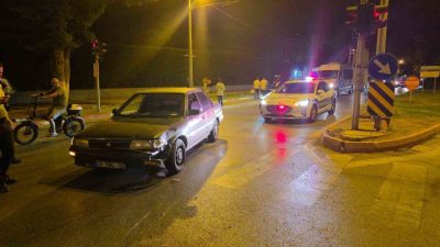 Antalya’nın Muratpaşa ilçesinde cadde üzerine seyir halinde olan otomobil sürücüsünün