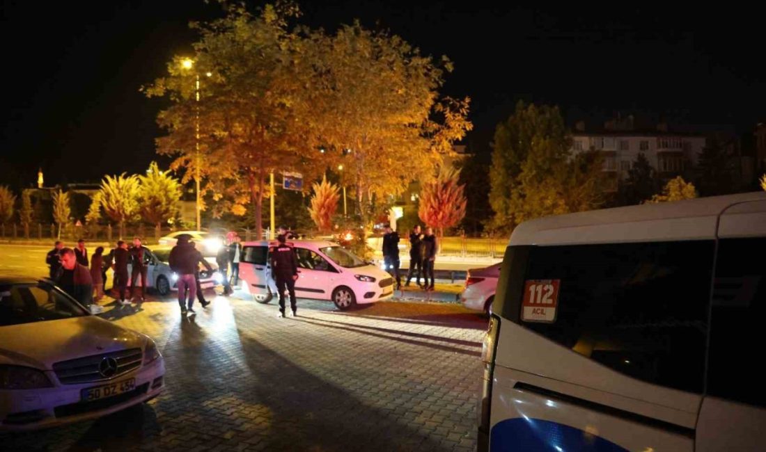 Nevşehir’de seyir halindeki kamyonetin kasasından düşen genç ağır yaralandı. Olay