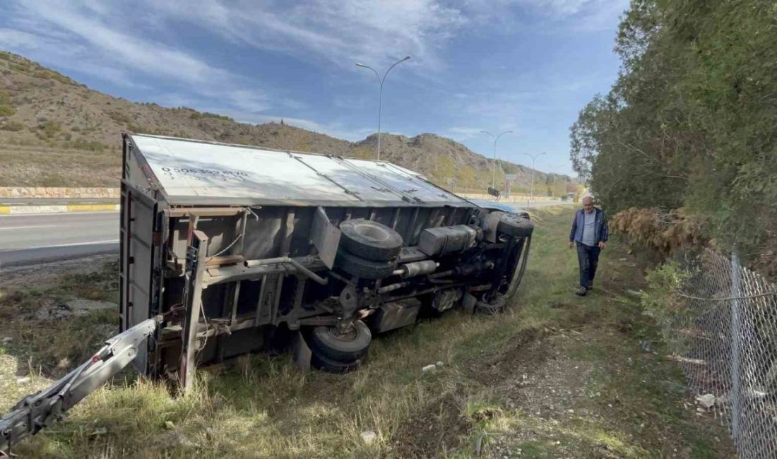 Eskişehir’de kontak anahtarının yerinden çıkması sonucunda direksiyonu kitlenen ve yoldan