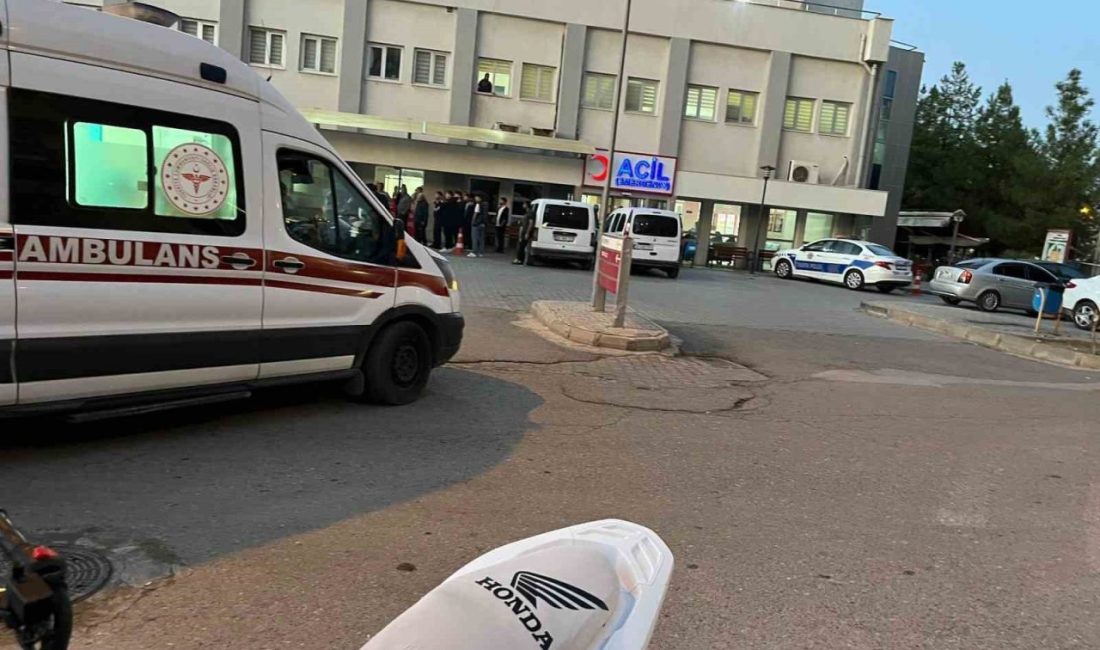 Siirt’te amca çocukları arasında kavga: 2 yaralı Siirt’in Kurtalan ilçesinde amca çocukları arasında çıkan kavgada 2 kişi