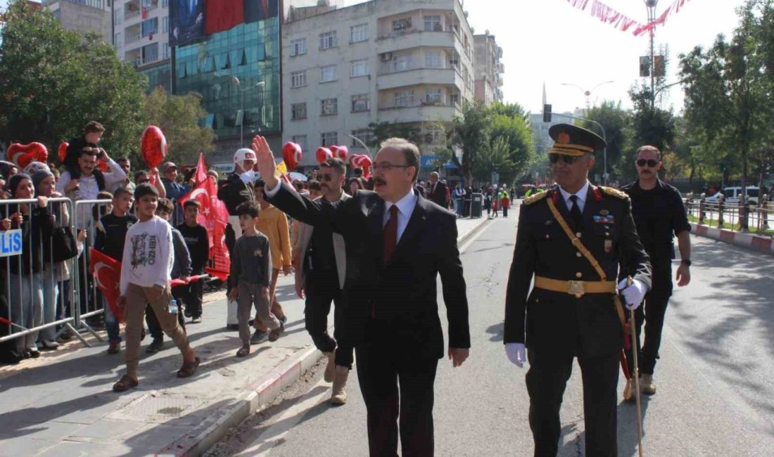 Siirt’te Cumhuriyet Bayramı, çeşitli etkinlikle kutlandı. 15 Temmuz Demokrasi Meydanı’nda