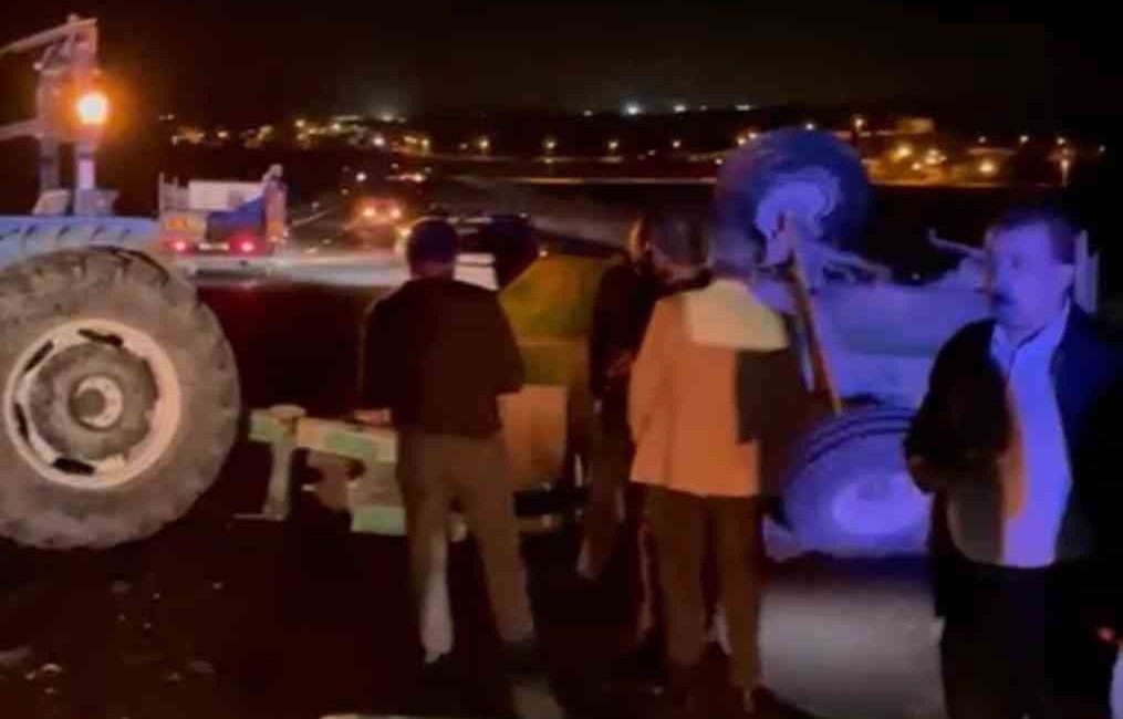 Siirt’te hafif ticari araç ile traktör çarpıştı: 2 yaralı Siirt’e hafif ticari araç ile traktör çarpıştı. Kazada 2 kişi