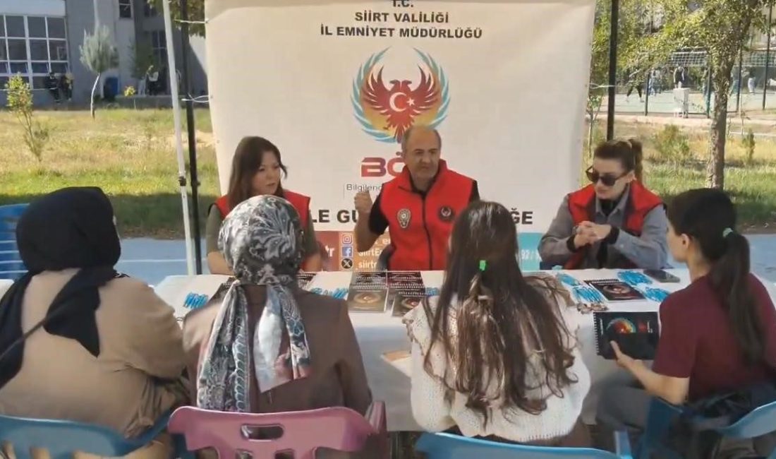 Siirt’te polis, üniversite öğrencilerini bilgilendirdi Siirt İl Emniyet Müdürlüğünde görevli polisler, üniversite öğrencilerine yönelik bilgilendirme