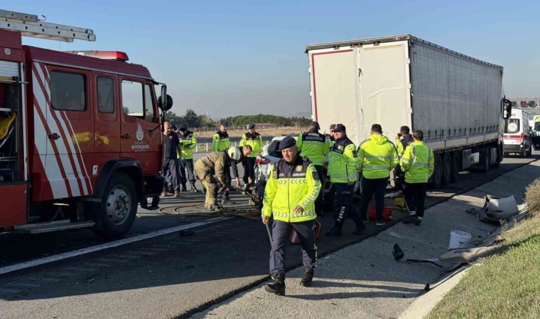 Kuzey Marmara Otoyolu Silivri Fenerköy mevkiinde binek otomobil seyir halindeki