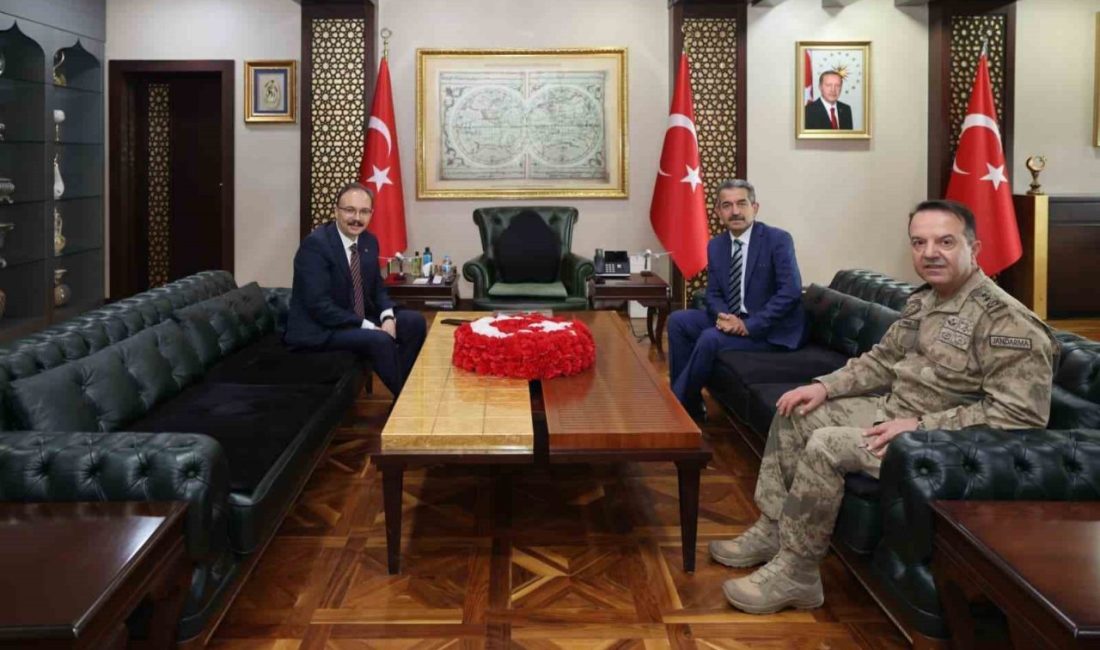 Şırnak Valisi Birol Ekici ve Şırnak İl Jandarma Komutanı Tümgeneral