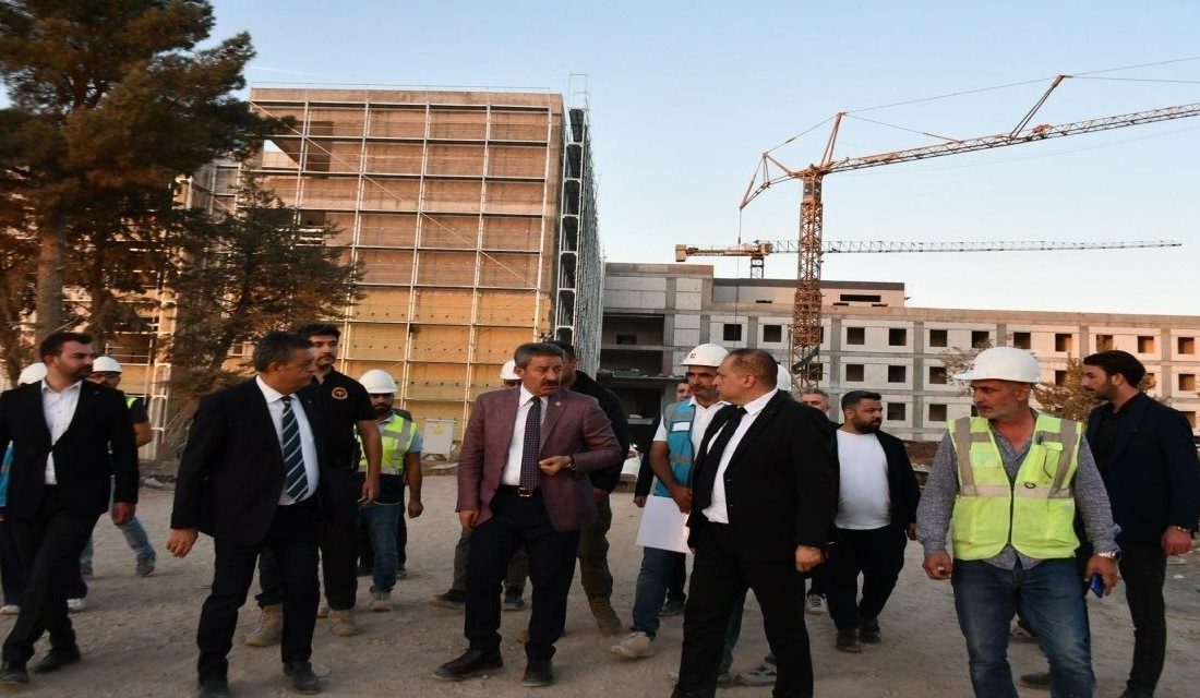 Şırnak’ta 500 yataklı bölge hastanesinin inşaatı denetlendi AK Parti Şırnak Milletvekili Arslan Tatar’ın başkanlığındaki heyet, inşaatı devam