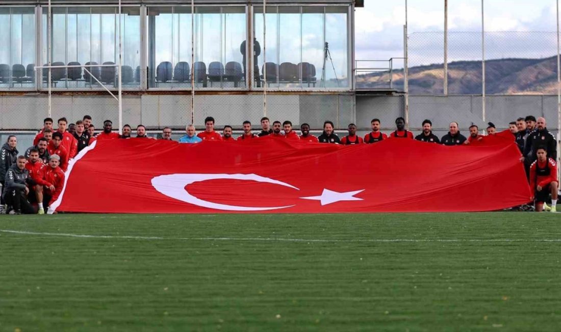 Sivasspor teknik heyeti ve futbolcuları, 29 Ekim Cumhuriyet Bayramı’nı, Ümraniyespor