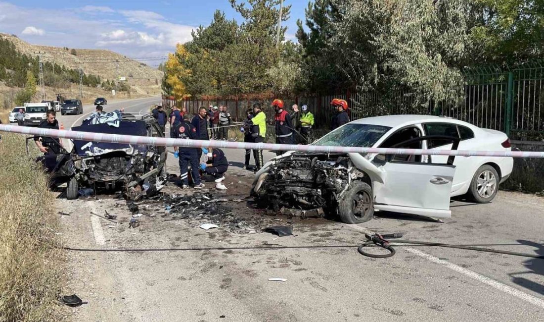 Sivas’ta iki otomobil çarpıştı: 1 ölü, 1 yaralı Sivas’ta iki otomobilin çarpışması sonucu meydana gelen kazada 1 kişi