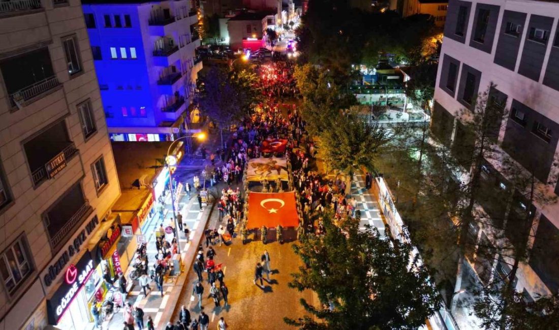 Şanlıurfa’nın Siverek ilçesinde 29 Ekim Cumhuriyet Bayramı etkinlikleri kapsamında fener