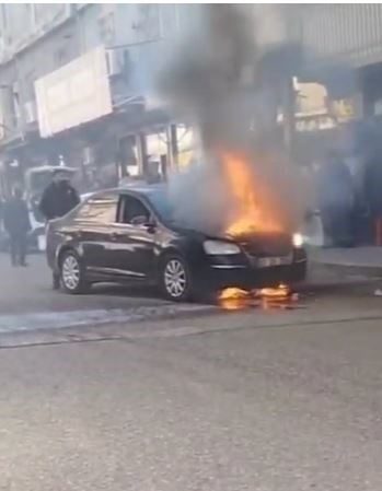 Şanlıurfa’nın Siverek ilçesinde park halindeki bir otomobilde çıkan yangın paniğe