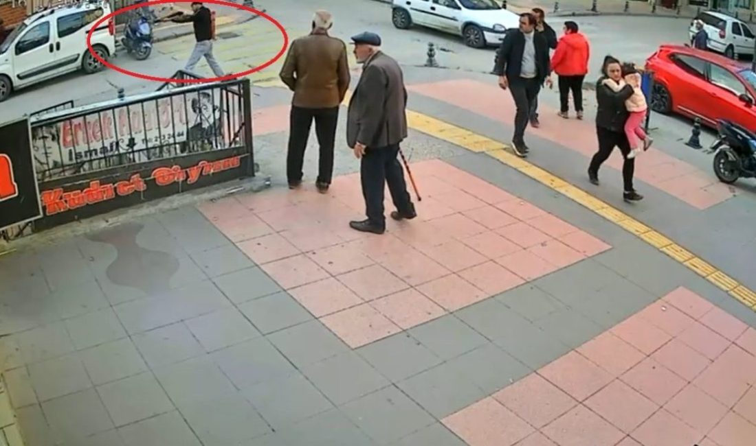 Sokak ortasında husumetlisine defalarca ateş etti Çankırı’da husumetli olduğu kişiye sokak ortasında defalarca ateş eden şahıs