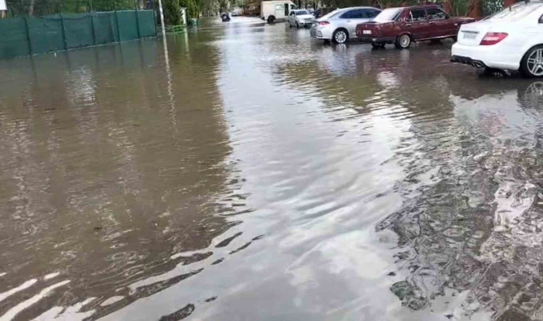Muğla’nın Köyceğiz ilçesinde etkili olan sağanak yağış sonrasında sokaklar göle