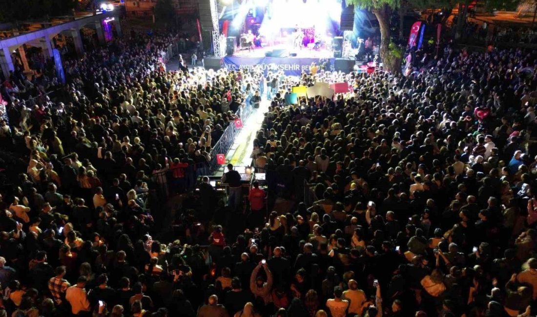 Cumhuriyet’in 102. yılı, Söke’de binlerce vatandaşın katılımıyla büyük bir coşkuyla