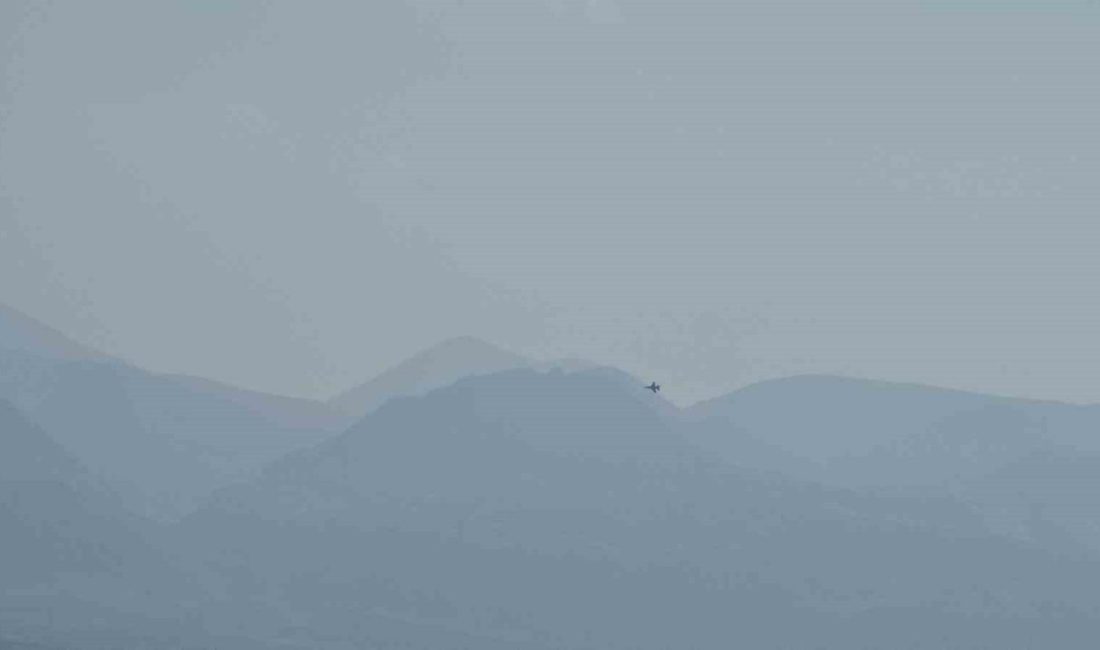 SOLOTÜRK’ten Kayseri’de nefes kesen uçuş SOLOTÜRK ekibi, cumartesi günü Kayseri’de yapacağı gösteri öncesi prova uçuşu