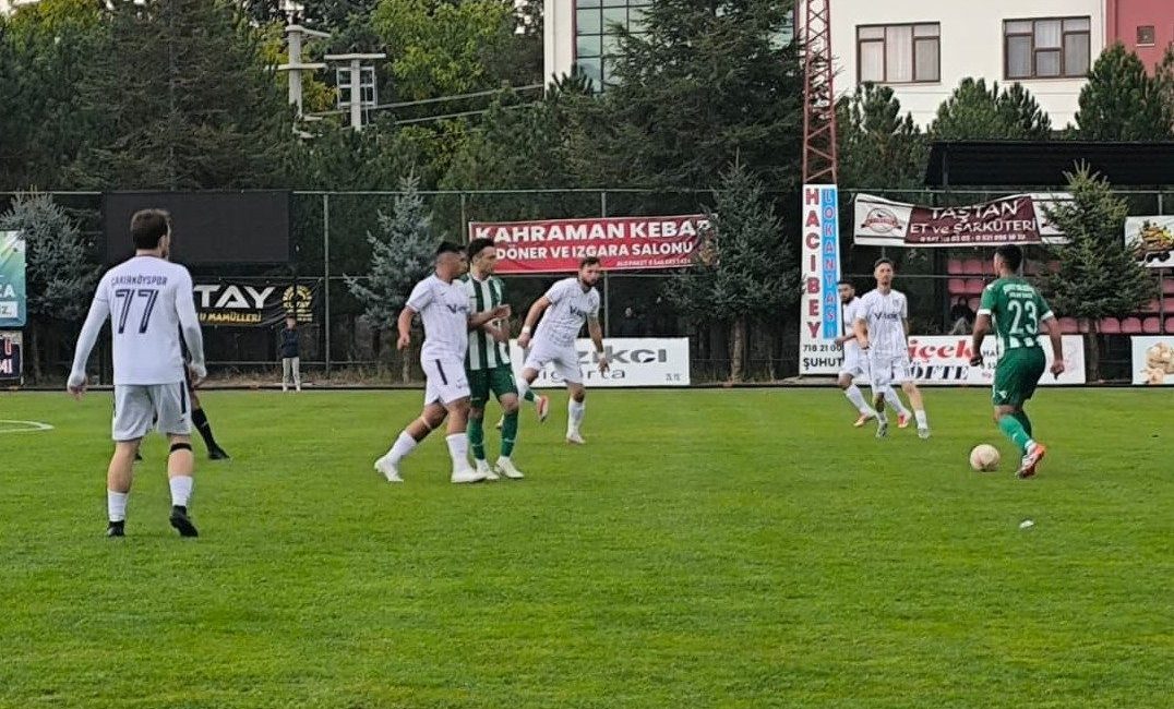 Şuhut Belediye Hisarspor sahasında mağlup oldu Afyonkarahisar Süper Amatör Ligi’nin 3. haftasında Şuhut Belediye Hisarspor, sahasında