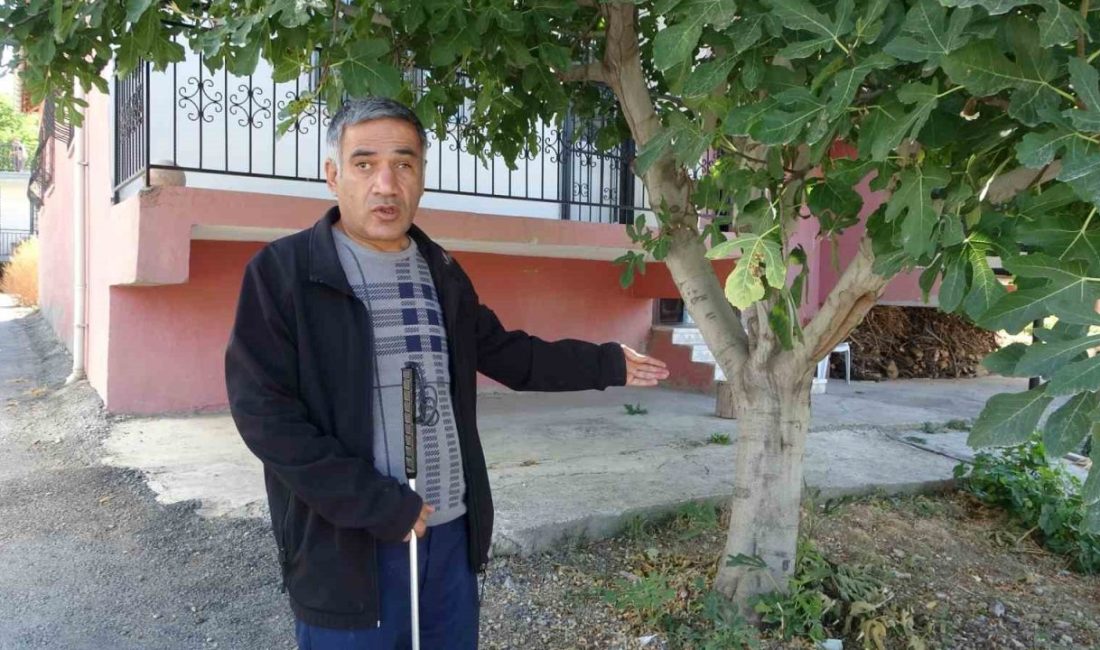 Malatya’nın Battalgazi ilçesinde yaşayan görme engelli rehber öğretmen Nurettin Kaplan,