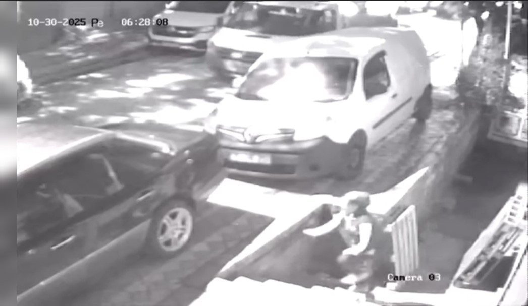 İstanbul’un Sultangazi ilçesinde biri kadın 2 kişi, bir iş yerinin