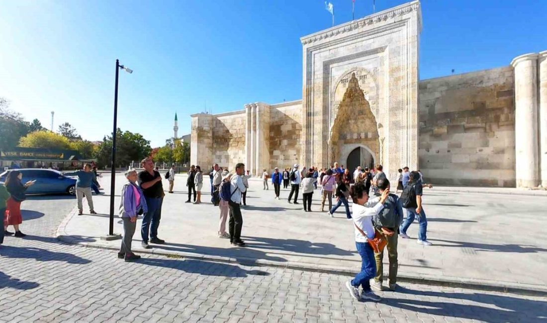 Sultanhanı Kervansarayı yerli ve yabancı turistlerin ilgi odağı Anadolu Selçuklu Sultanı Alaaddin Keykubat tarafından İpek Yolu üzerinde hem
