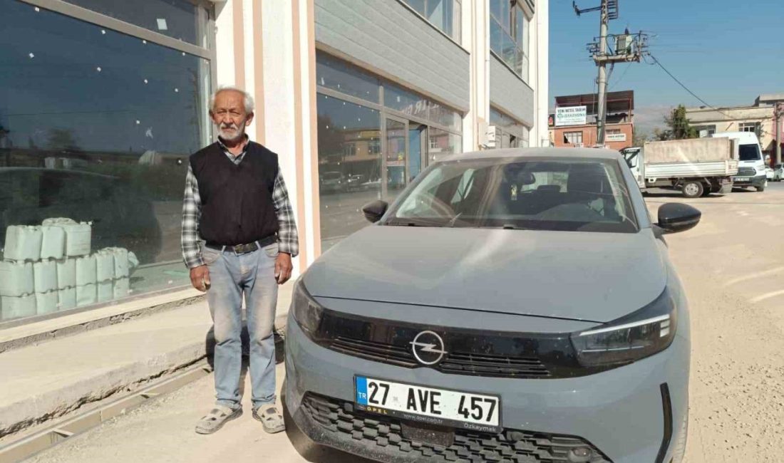 Kahramanmaraş’ta bir otobüs yangını üzerine çevrede güvenlik önlemi alan gece