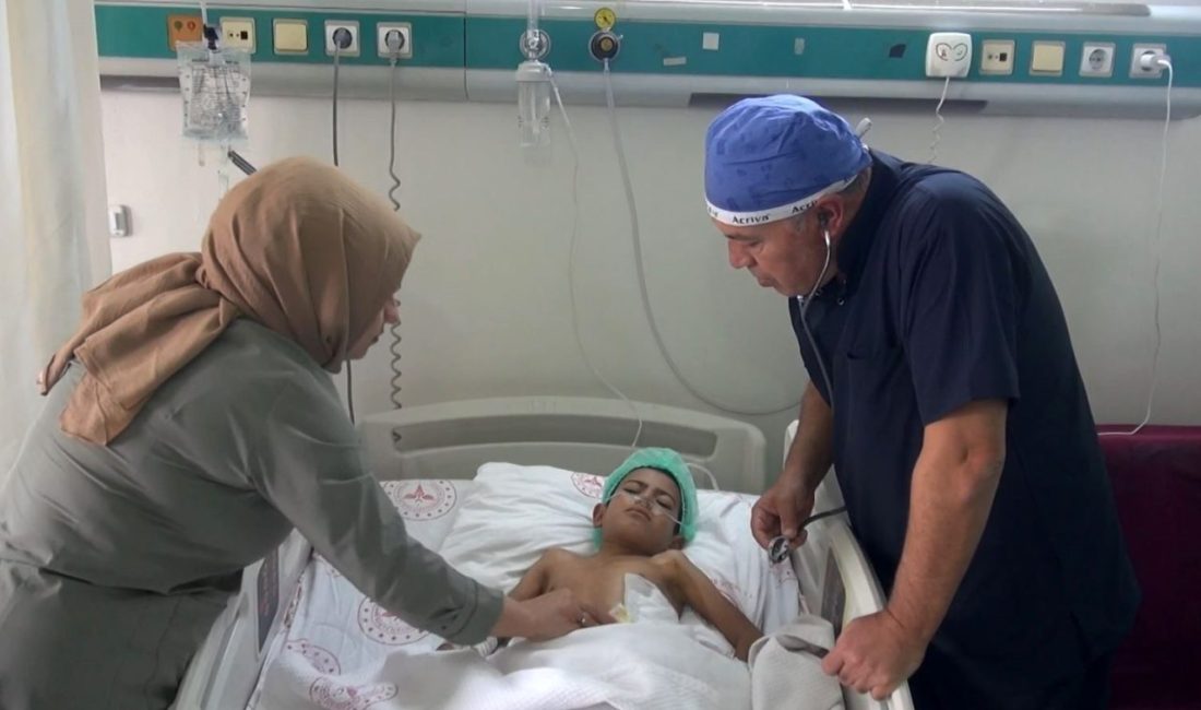 Suriye’de yaşayan ve akciğerlerindeki kistin patlaması sonucu ciddi nefes darlığı