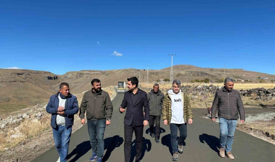 Susuz’da köy yolları beton oluyor, vatandaşların yüzleri, yapılan modern yollarla