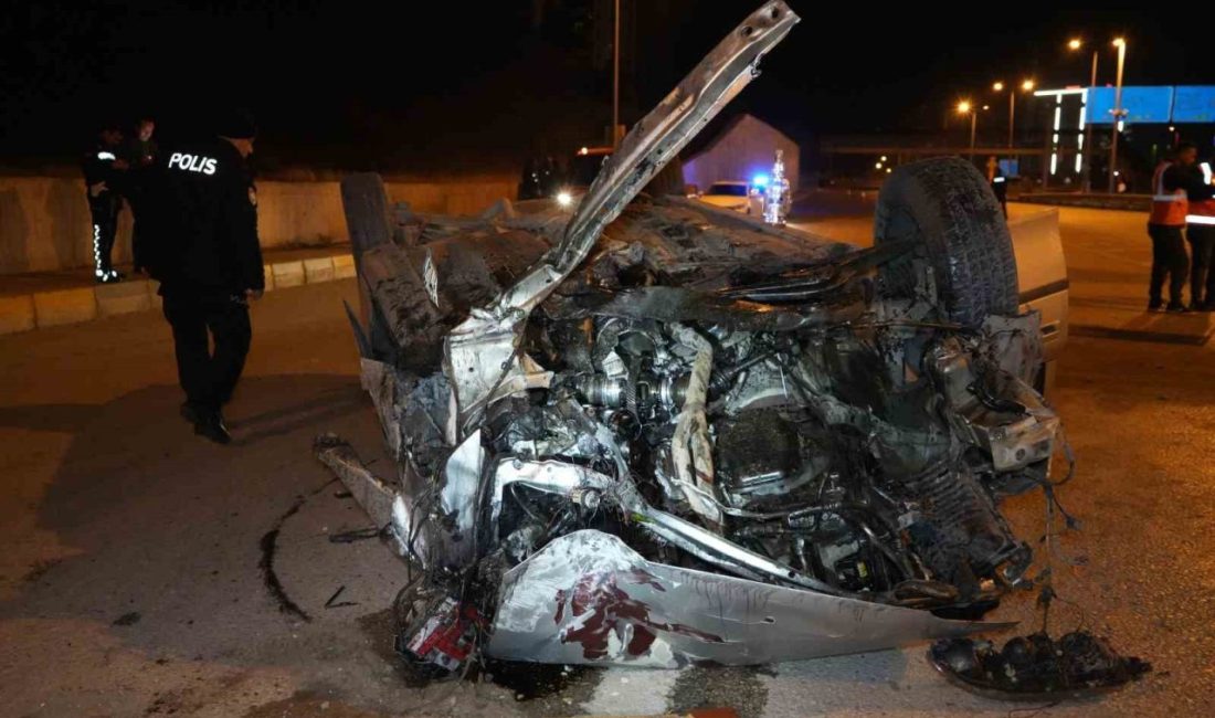 Kırıkkale’de sürücüsünün direksiyon hakimiyetini kaybetmesi sonucu kontrolden çıkan otomobilin orta