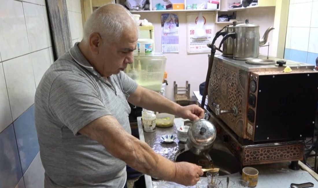 Gaziantep’te 15 yaşındayken çay ocağında işe başlayan 65 yaşındaki Yılmaz