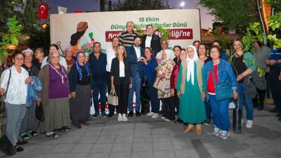 Mersin’in Tarsus Belediye Başkanı Ali Boltaç, kadın üreticilere ’Enter Limon’