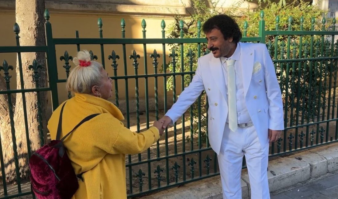 Saçı, giyimi, sesiyle Müslüm Gürses’i andıran Cevher Canses isimli vatandaş,