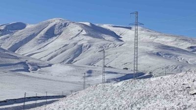 Ağrı’nın Taşlıçay ilçesinde etkili olan kar yağışının ardından Gündoğdu köyü