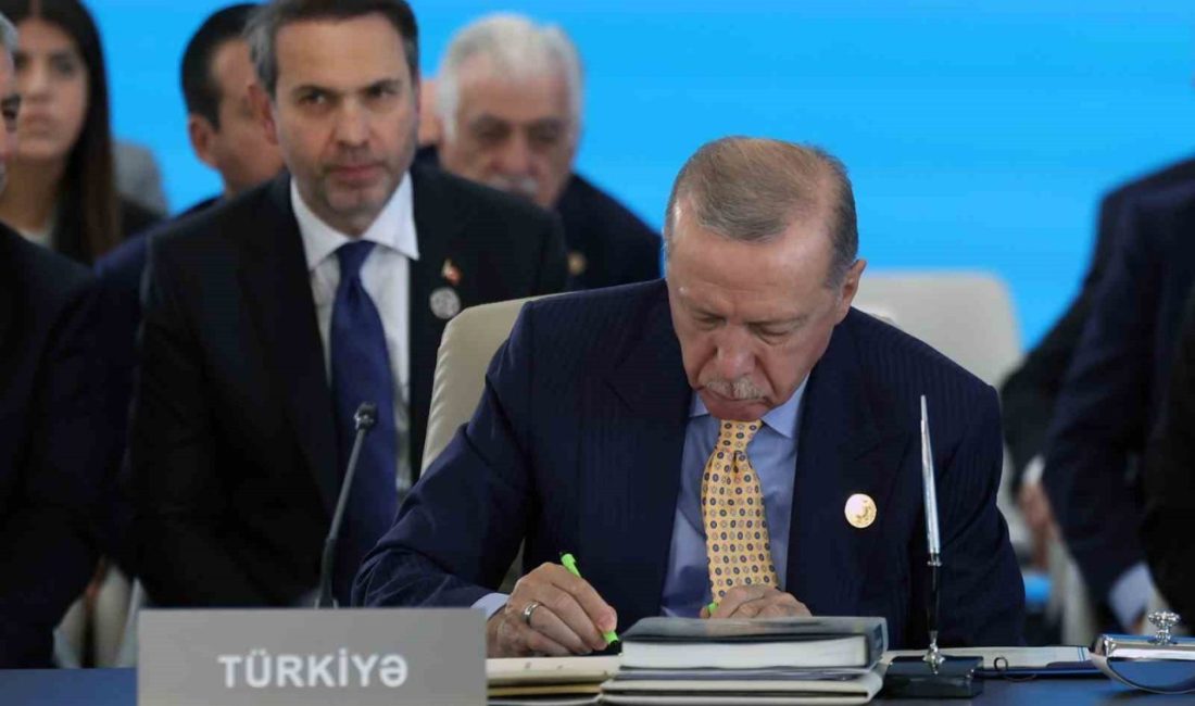 Türk Devletleri Teşkilatı (TDT) Devlet Başkanları Konseyi 12. Zirvesi’nde liderler,