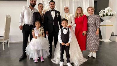 Antalya’nın Alanya ilçesinde dünyaevine giren genç çifte damadın babaannesi tarafından