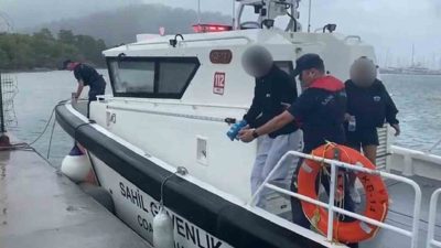 Muğla’nın Marmaris ilçesi açıklarında seyreden özel teknede yaralanan vatandaşa tıbbi