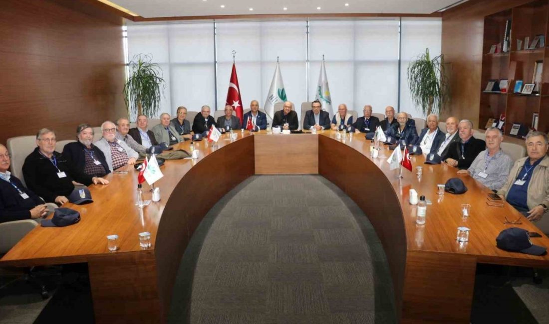 Teknik Öğretmen Okulu’nun yeniden açılması için Bursa’da bir araya geldiler Bursa’da bir araya gelen çoğu emekli teknik öğretmenden oluşan grup,